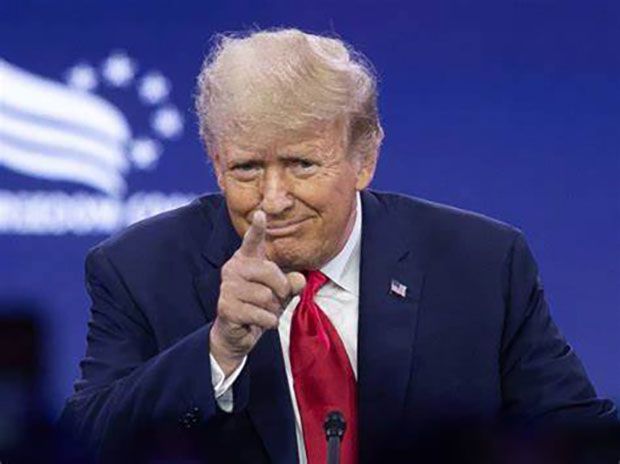 Trump muda estratégia e parte para o ataque contra Kamala Harris