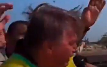 Bolsonaro é atacado por abelhas e deixa o palanque às pressas