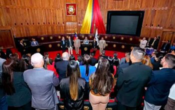 Conselho eleitoral da Venezuela entrega atas da eleição à Justiça