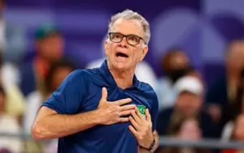 'É responsabilidade minha', diz Bernardinho após eliminação da seleção de vôlei Brasil cai diante dos EUA