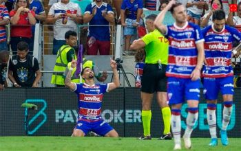 Fortaleza vence Corinthians e assume liderança do Brasileirão