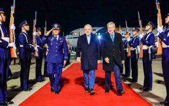 Presidente Lula desembarcou na noite deste domingo no Chile