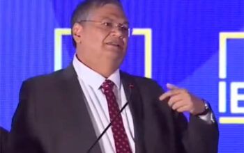 Moraes é acusado de um crime gravíssimo cumprir seu dever”, diz Flávio Dino