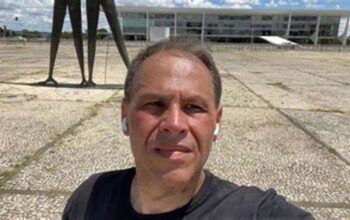 Moraes pede a apreensão de celular de assessor que teria vazado conversas à Folha