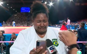 VÍDEO – Bia Souza homenageia avó que morreu há um mês e se emociona: “Foi por ela”