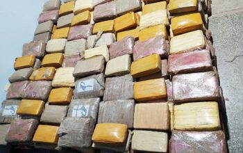 Em Tefé, lancha de narcotraficantes é apreendida com 362 kg de drogas