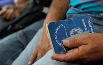 Desemprego no Brasil cai para 6,6% em agosto, menor taxa para o mês desde 2012