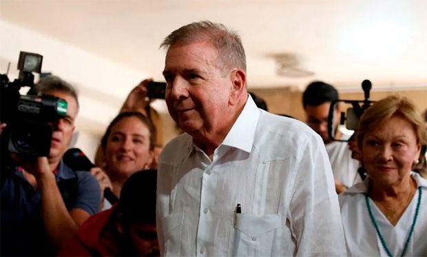Edmundo González chega à Espanha para asilo político após deixar Venezuela