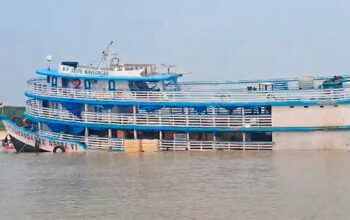 Efeito estiagem - Embarcação encalha no Juruá e aderna com 100 passageiros