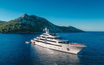 Gusttavo Lima comemora aniversário em megaiate na Grécia ao lado do ministro do STF Nunes Marques e do governador de Goiás