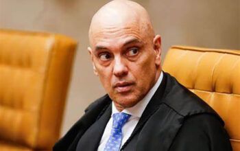 X começa a cumprir ordens de Moraes e bloqueia contas de bolsonaristas