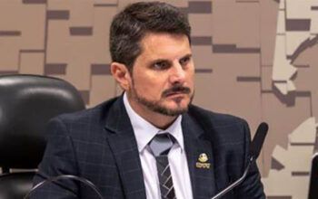 X suspende contas do senador de Marcos do Val e de mais oito bolsonaristas