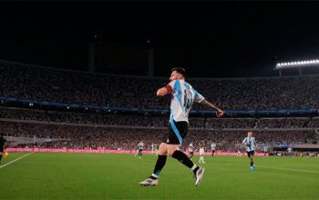 Messi dá show, atinge nova marca histórica e Argentina goleia Bolívia