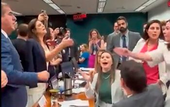 CCJ a Câmara dos Deputados aprova PEC que proíbe aborto legal sob forte protesto