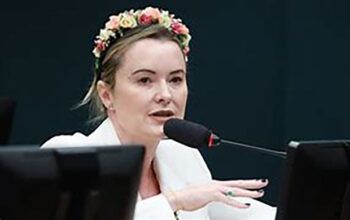 Deputada extremista Júlia Zanatta cita Chico Buarque para denunciar perseguição à direita