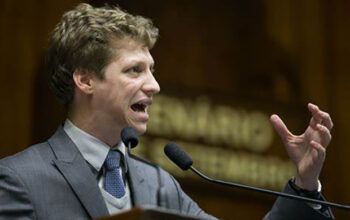 Deputado bolsonarista Van Hattem é indiciado após chamar delegado de “cachorrinho de Alexandre de Moraes”