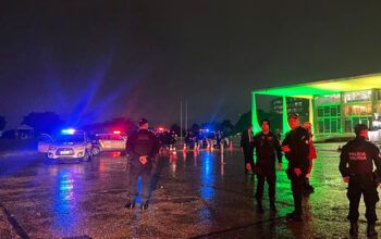 Ministros do STF são retirados da Corte às pressas após explosões