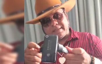 Radialista quebra tornozeleira e xinga Moraes: “Enfia no c* - ver vídeo