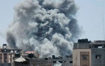 O exército israelense disse que atingiu a maioria dos estoques estratégicos de armas na Síria, alegando que realizou cerca de 480 ataques em todo o país nos últimos dois dias.