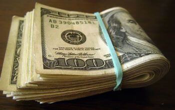 Banco Central leiloará US$ 3 bilhões na segunda-feira para segurar o dólar