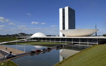 Câmara aprova urgência para pacotes de corte de gastos do governo