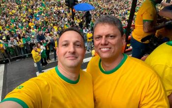 Deputados assinam pedido de impeachment de Derrite por violência policial