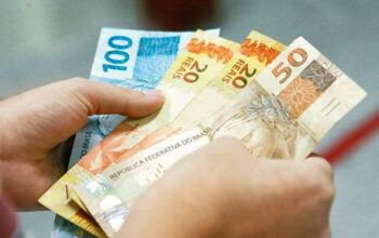 Lula sanciona regra que limita aumento do salário mínimo; veja valor