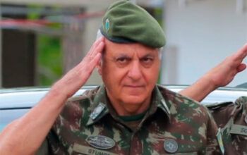 Militares bolsonaristas afirmam que general Valério Stumpf atuava como “leva e traz” do “ovo” (apelido do ministro Moraes)