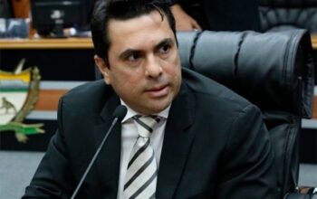 TCE-RR já pagou R$ 207,1 mil em diárias para o conselheiro Bismarck Dias participar de aulas   de mestrado no RJ