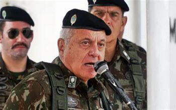 “Tempos complexos”, diz general que barrou golpe vítima de ataques e perseguição de militares