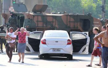 Tribunal Militar reduz de 31 anos para 3 anos pena de militares que atiraram 257 vezes em carro e mataram e catador músico