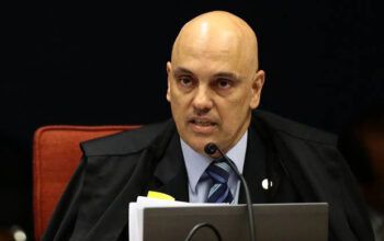Alexandre Moraes manda Bolsonaro apresentar “convite oficial” para posse de Trump