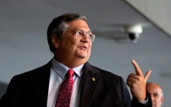 Dino determina suspensão imediata de repasse de emendas a ONGs que não cumprem transparência