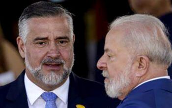 Lula comunica troca de Pimenta na Secom por Sidônio Palmeira
