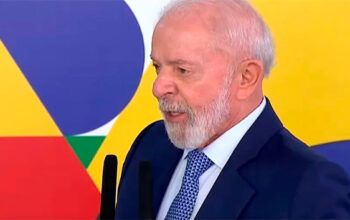 "Para derrotar meu governo vai ter que aprender a fazer luta de rua", diz Lula em entrevista coletiva