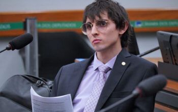 Para não ser jubilado, Amom Mandel pede desligamento do Curso de Direito a Ufam