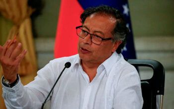 Petro contra-ataca e promete aumentar tarifa contra importações dos EUA em 25% em retaliação a Trump