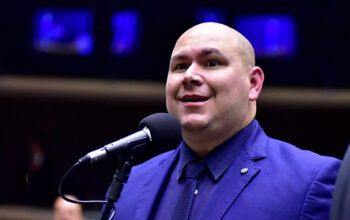 Prefeito bolsonarista proíbe a distribuição de marmitas para moradores de rua