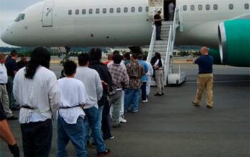 Primeiro voo com 88 brasileiros expulsos dos EUA por Trump chega nesta sexta (24) ao país