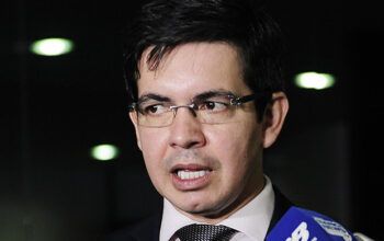 Randolfe Rodrigues detona Maduro e diz que posse na Venezuela é ilegítima e farsa