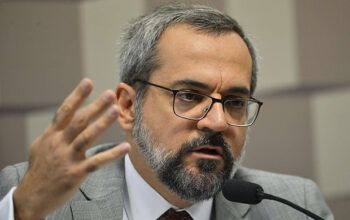 Weintraub diz que Bolsonaro não iria à posse do Trump por medo de ser preso nos EUA por formação de quadrilha, roubo e falsificação