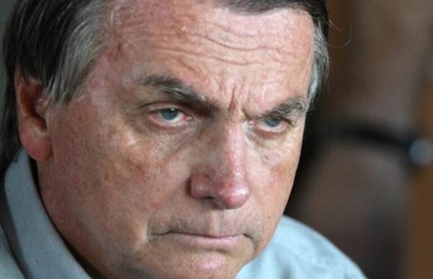 Bolsonaro tenta barrar investigações no STF e se complica ainda mais