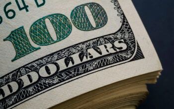 Dólar recua para R$ 5,777 e Ibovespa sobe com foco no mercado de trabalho dos EUA