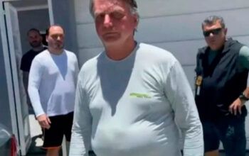 Em reunião secreta, Bolsonaro discute possibilidade de fugir do Brasil