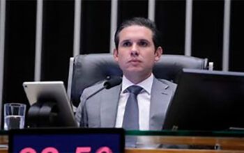 "Golpe tem que ter um líder", minimiza  Hugo Motta, um golpista querendo redimir o chefe dos golpistas