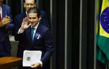 Hugo Motta é eleito presidente da Câmara com 444 votos