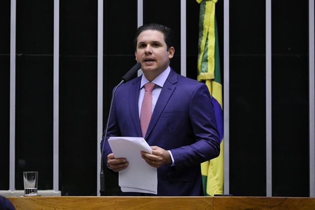Hugo Motta faz demissão em massa na Câmara de 465 de servidores comissionados