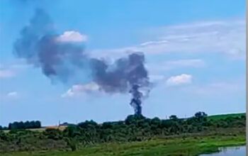 Mais um: avião cai canavial e mata duas pessoas em Quadra, no interior de São Paulo
