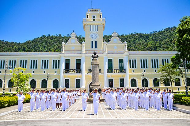 Marinha encobre acusações de assédio sexual contra alunas do Colégio Naval