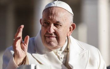 Papa Francisco tem infecção polimicrobiana das vias respiratórias